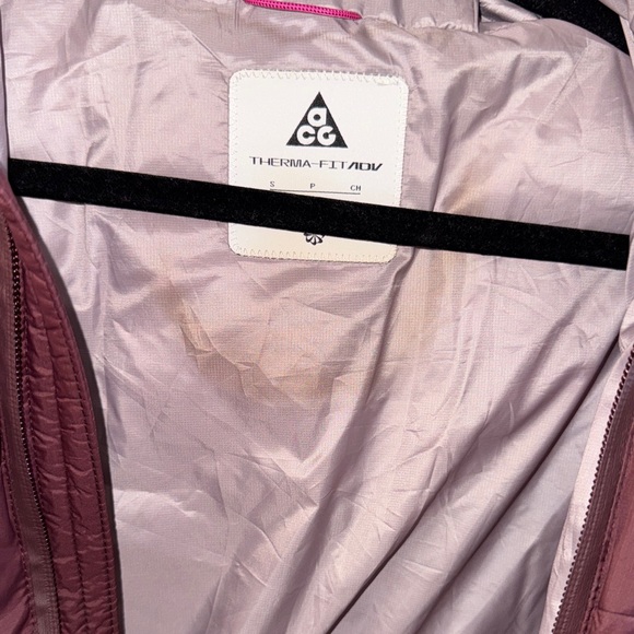 Nike ACG Maroon Puffer Jacket - Picture 14 of 15